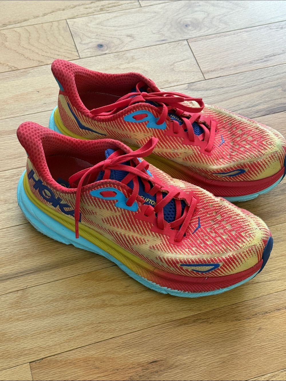 Hoka One Clifton 9 Running Shoes Womens Sz 8.5B Walking Workout Outdoor